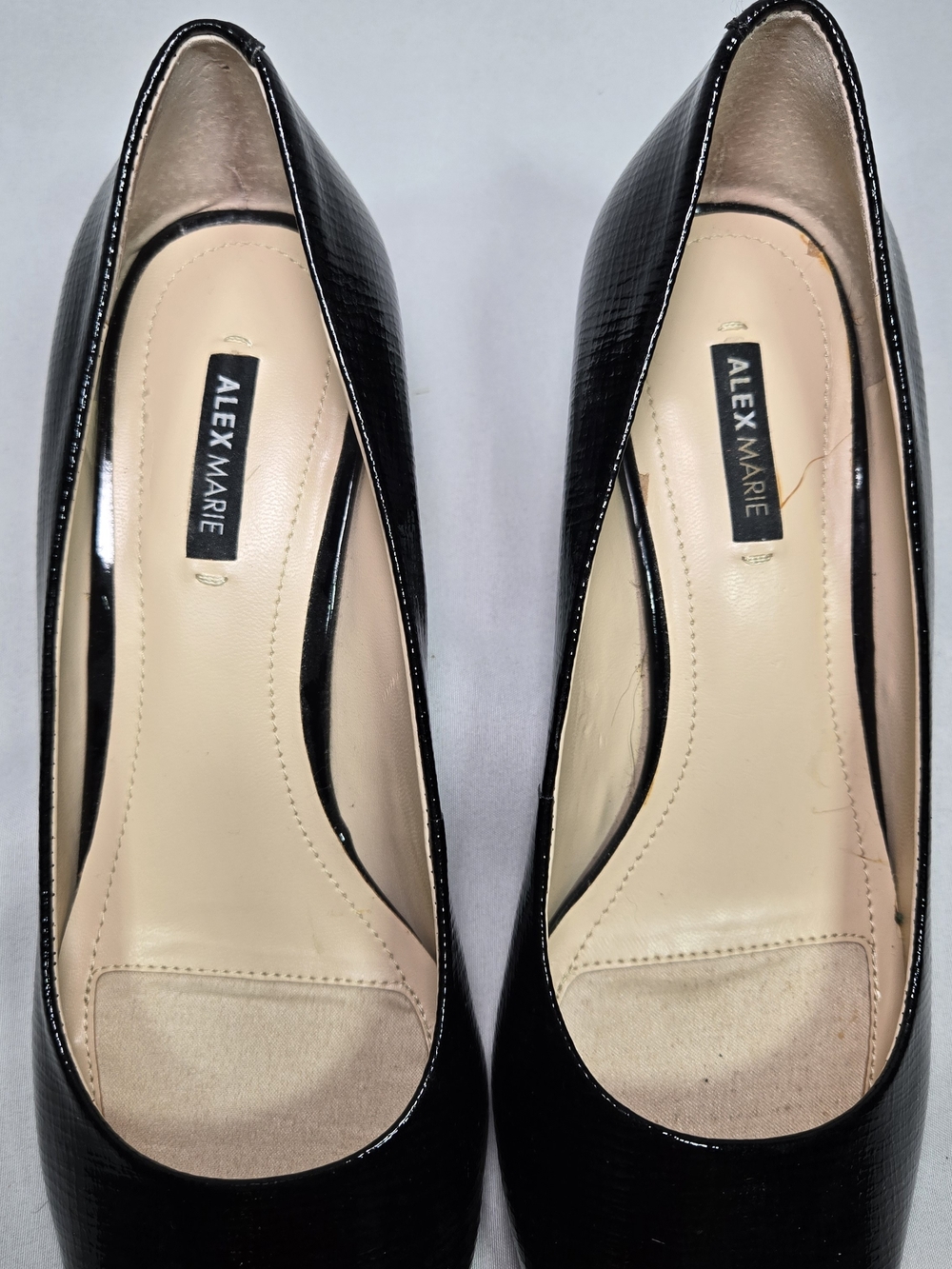 Alex Marie Womens 7.5 Black Patent Leather Kitten Heels Lizard Embossed - Picture 4 of 11